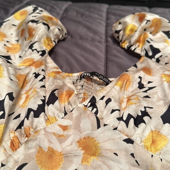 ZARA - Beautiful Gathered or Off-Shoulder Blouse - S - EUC - - Picture 2 of 5